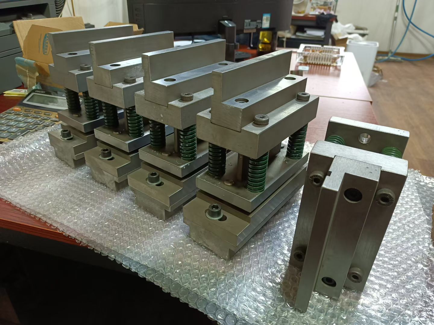 Custom metal parts manufacturer