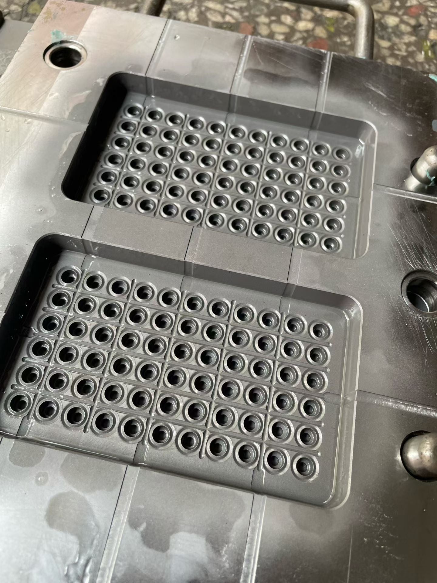 Multi cavity silicone mold