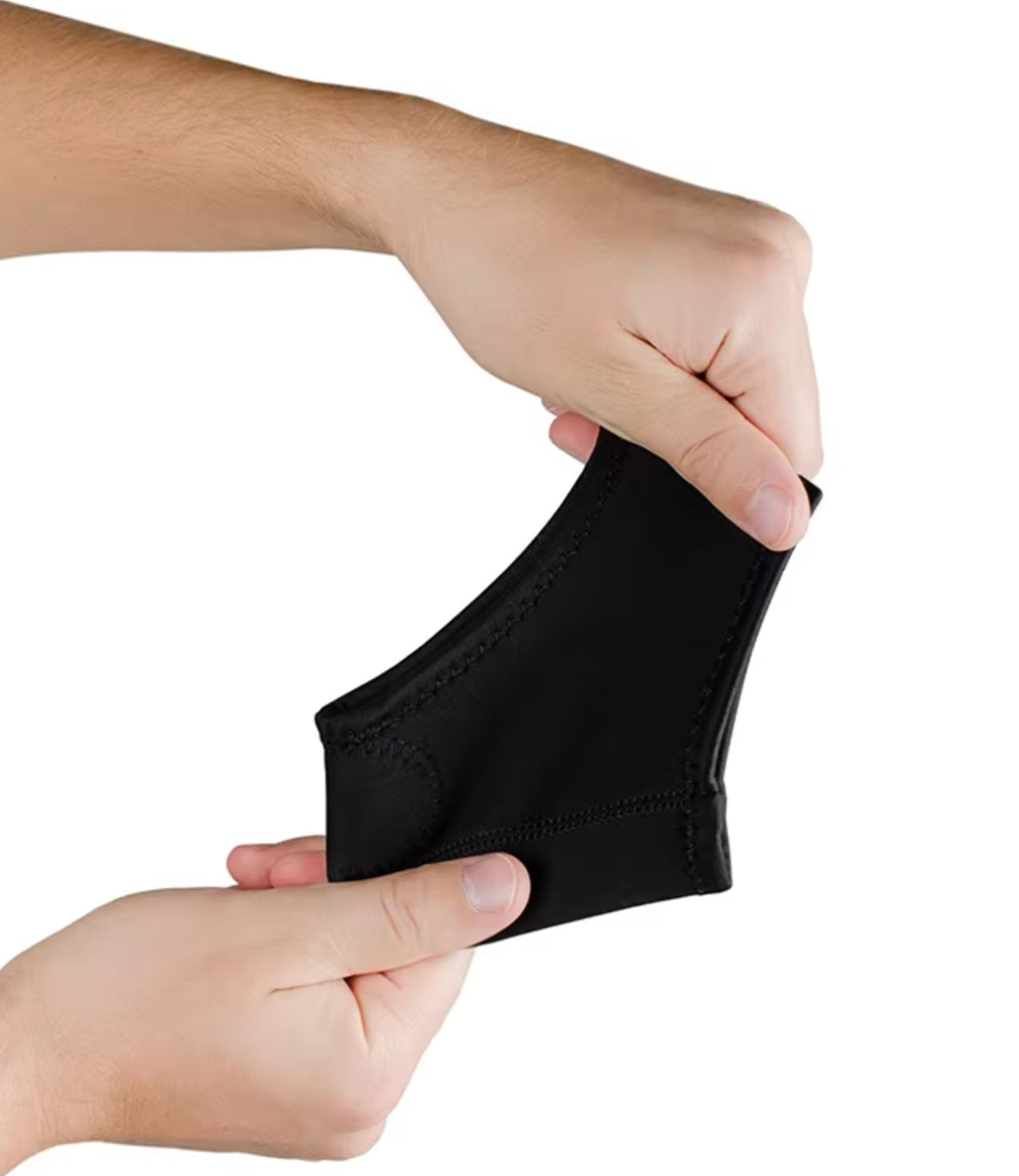 Shock-absorbing silicone cushioning area under the heel 