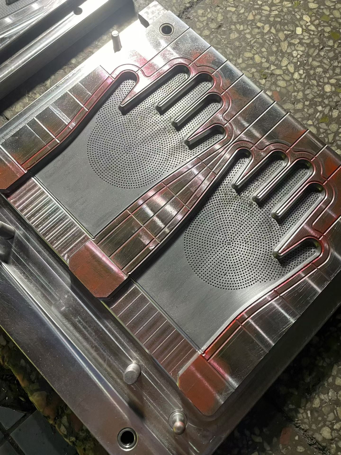 Solid silicone mold manufacturer